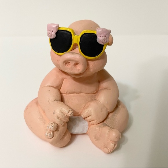 Vintage Wetherbee Pig Figurine wearing Sunglasses Figure - Picture 15 of 16